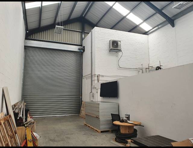 287M² FACTORY RENTED IN SAXENBURG PARK 2